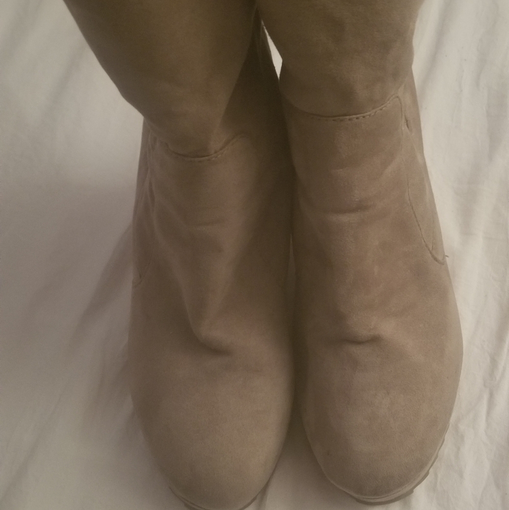Juicy couture boots size 10